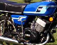 1977 RD400D